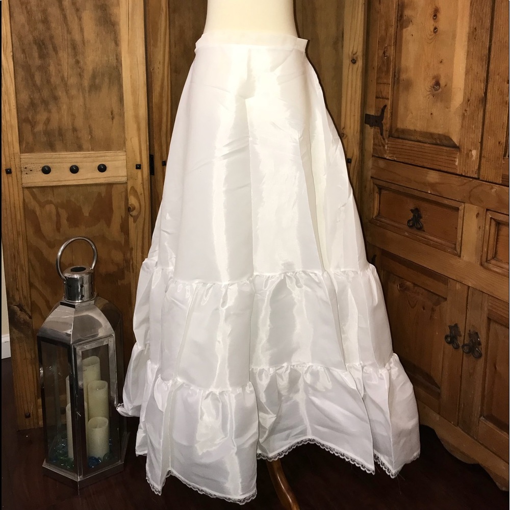 💍👰🏼 Wedding Dress Bustle